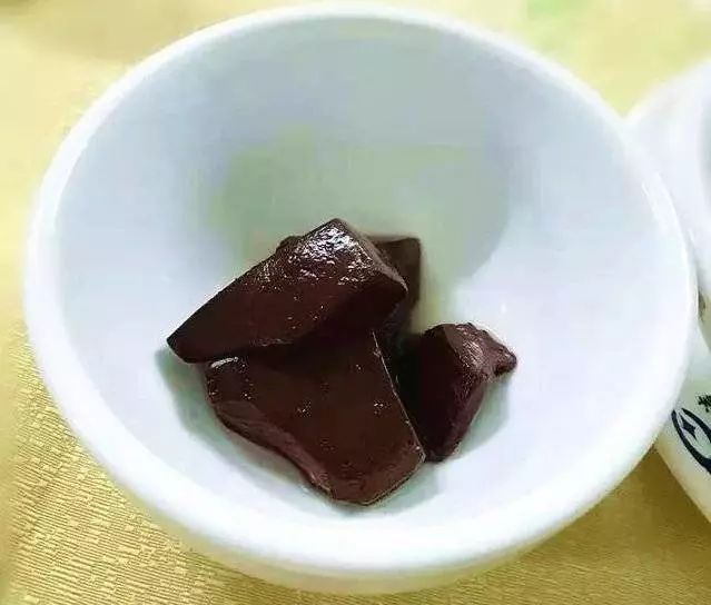 吃驢血的時候,千萬別忘了舀上一碗煮過驢肉的湯哦