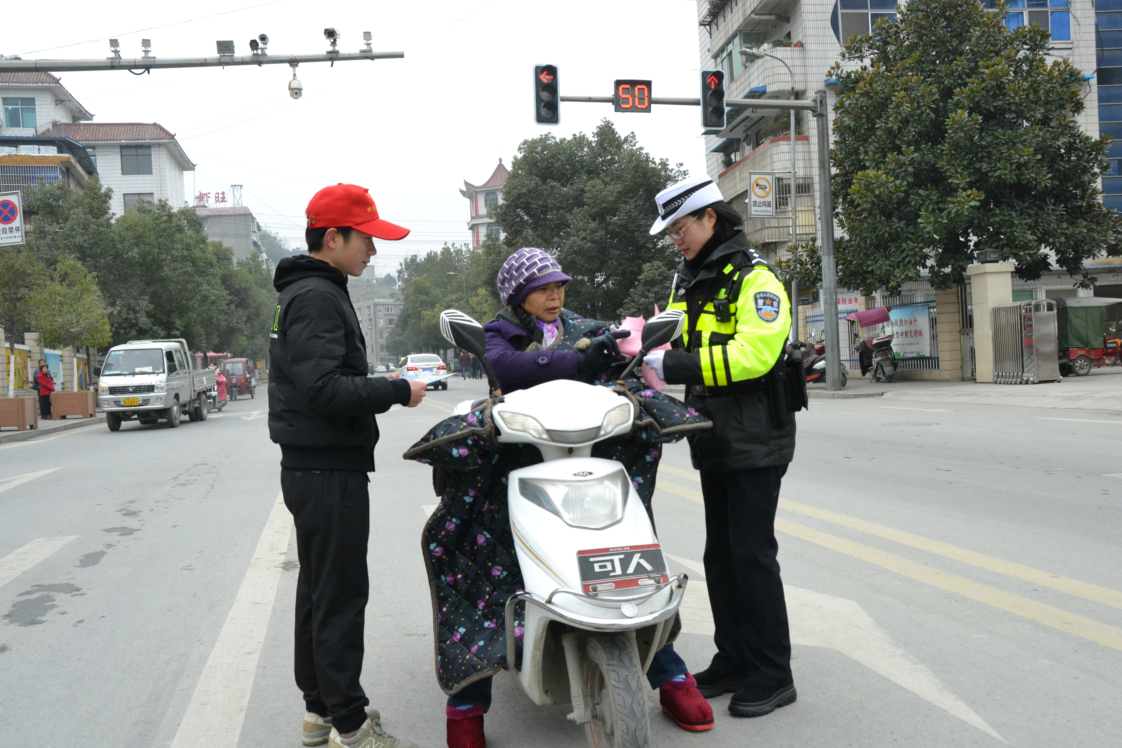 竹溪交警尹建军图片