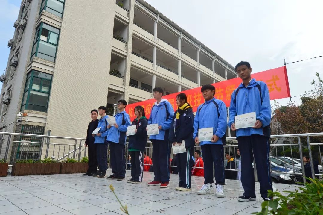 英語美文書寫比賽:18裝飾3班馮楊,18裝飾4班王雨琪,18樓宇2班嚴嘉璇