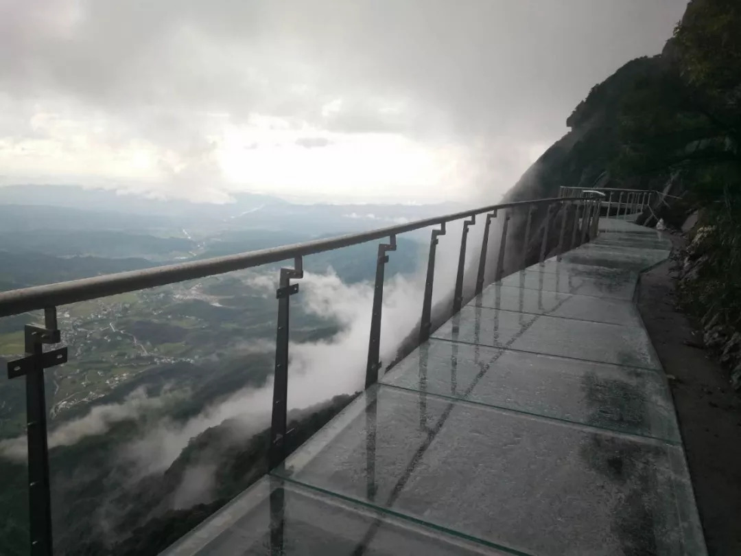 南部山区玻璃栈道图片