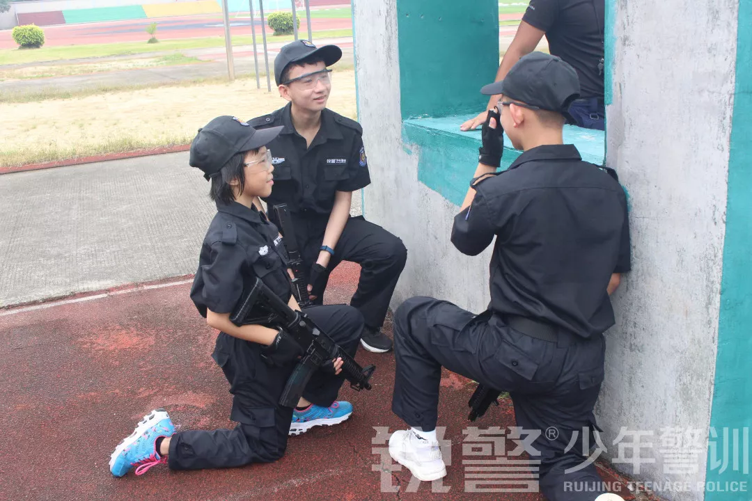 铁警神犬电视剧图片