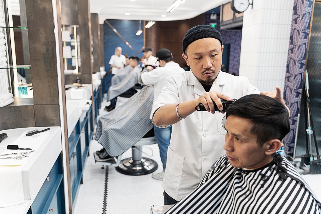 barbershop于最近在成都远洋太古里开业,位置近星巴克,喜欢美式复古