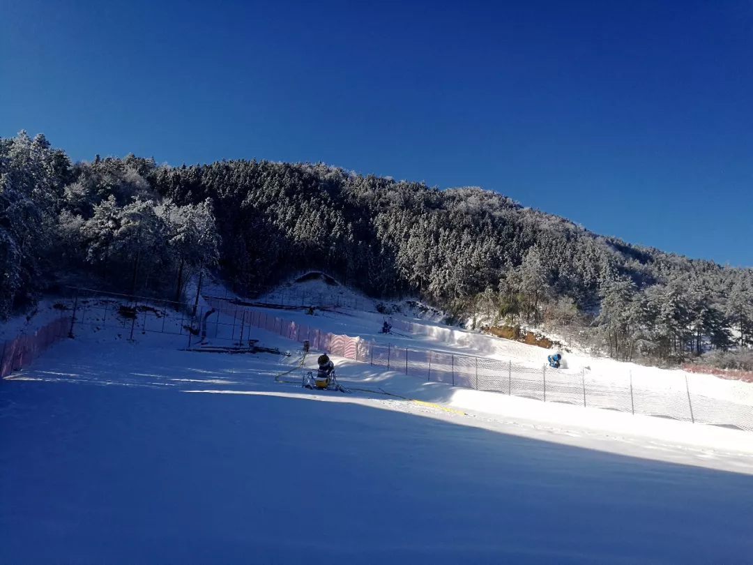 安庆大别山滑雪乐园图片