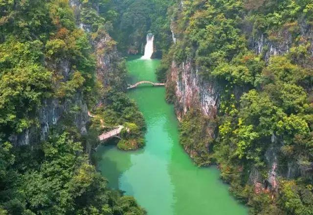 溫泉群風景名勝區,國家4a級旅遊風景區,在貴州石阡縣南部城南松明山下