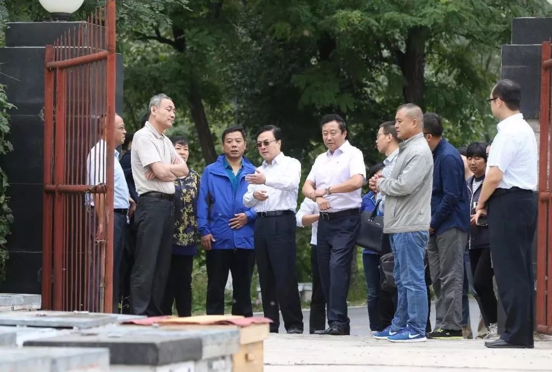 首农食品集团领导班子在门头沟清水镇李家庄村和天河水村调研帮扶工作