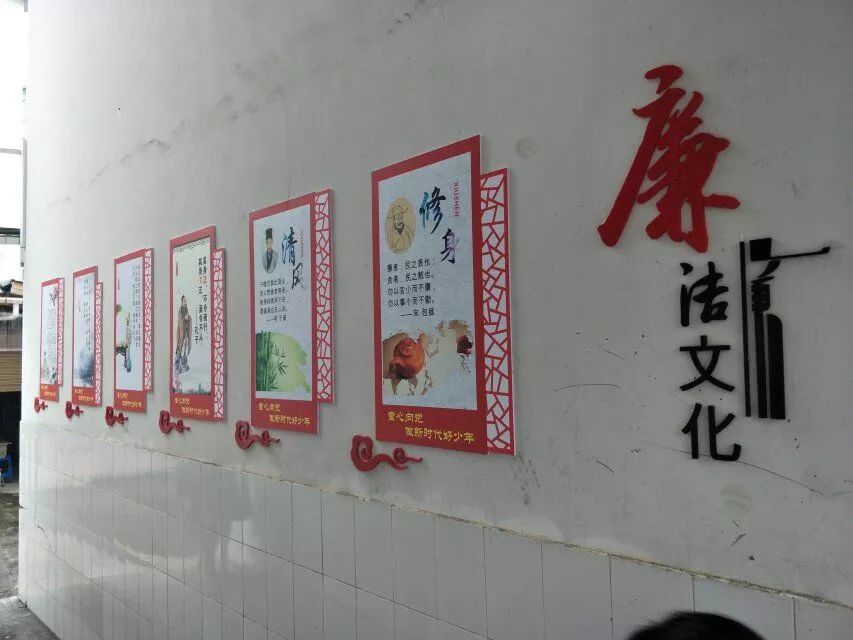 罗阳镇小作为泰顺县德育示范校,特别注重对学生的品德教育