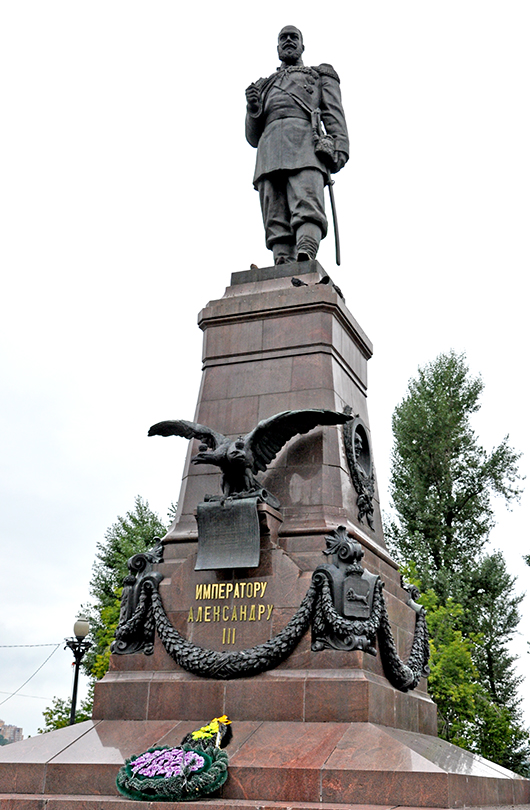 哥萨克骑士是最早奉沙皇之命进军西伯利亚,他们跋涉千里,开疆拓土成为
