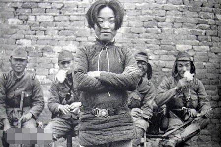 成本华,1914年出生于一个山东的普通农民家庭.