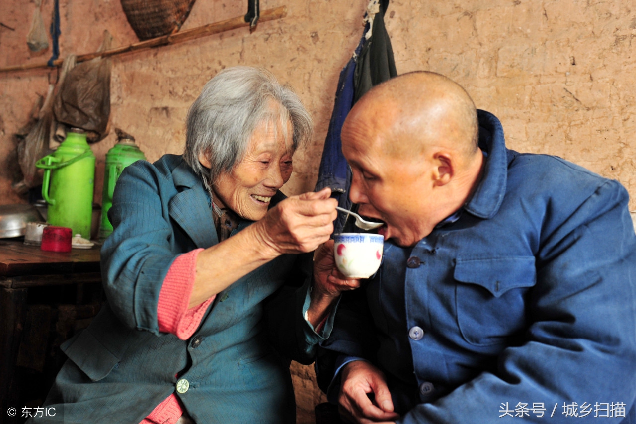 不幸中的萬幸沒媽的孩子遇上大愛慈母哪一幅圖觸動你心