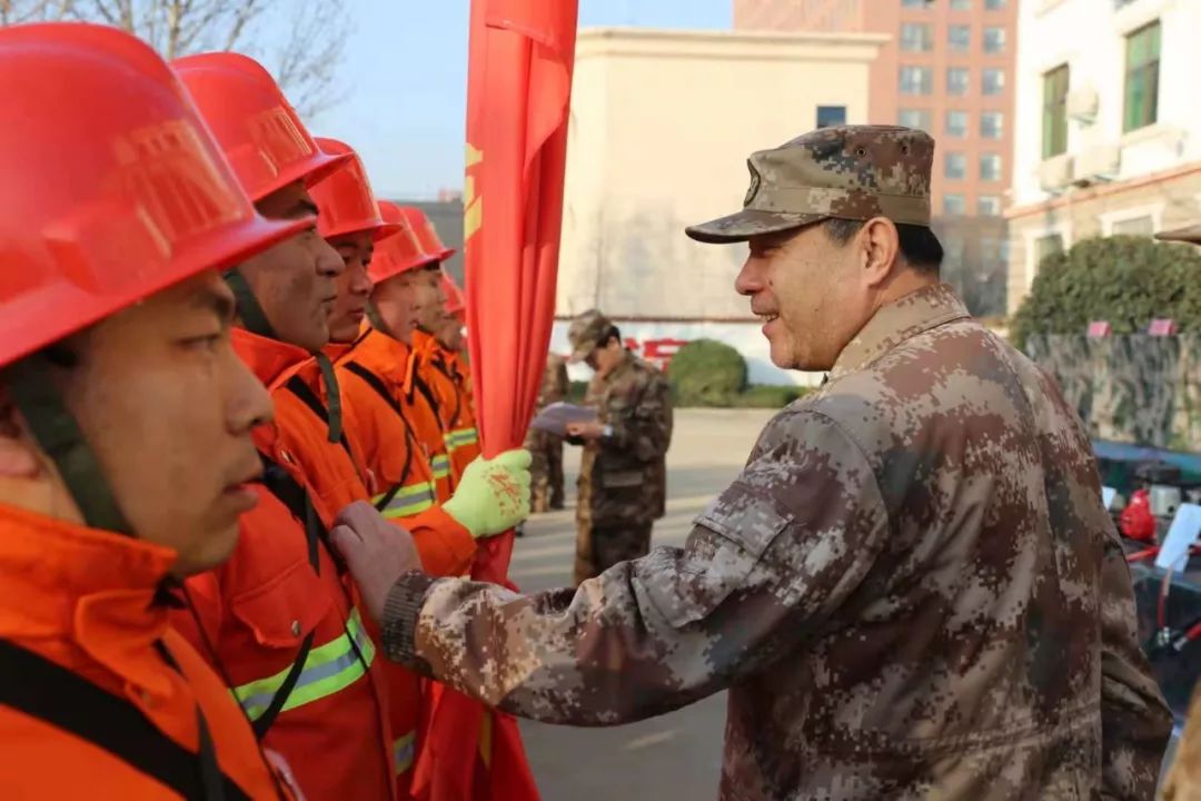 省军区副司令员习晓军来范县视察拉动点验民兵调整改革工作