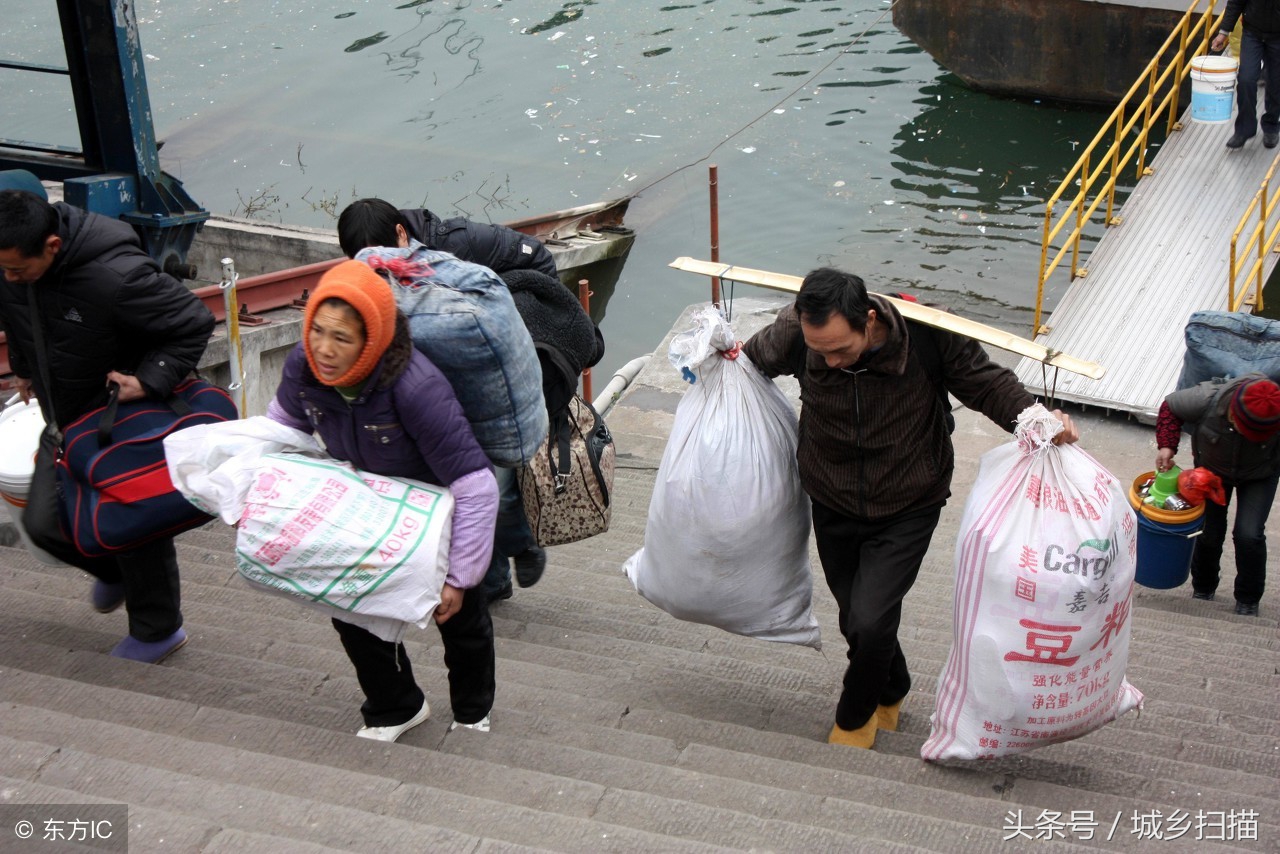 可憐農民工,春運返鄉讓人心酸的8幅圖,哪一幅你看了後想流淚?