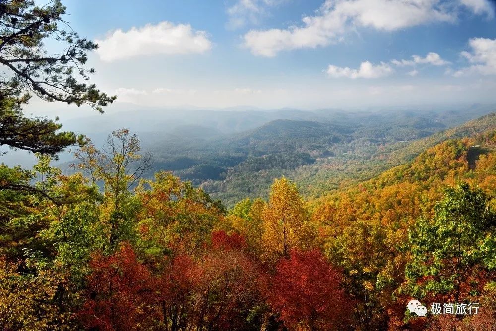 美國| 藍嶺的山區仙境,誰說公路旅行只有荒漠黃沙?