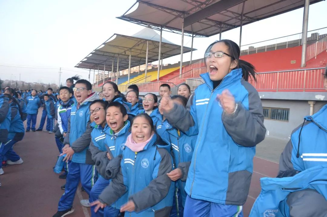 万荣县实验中学冯鸽图片