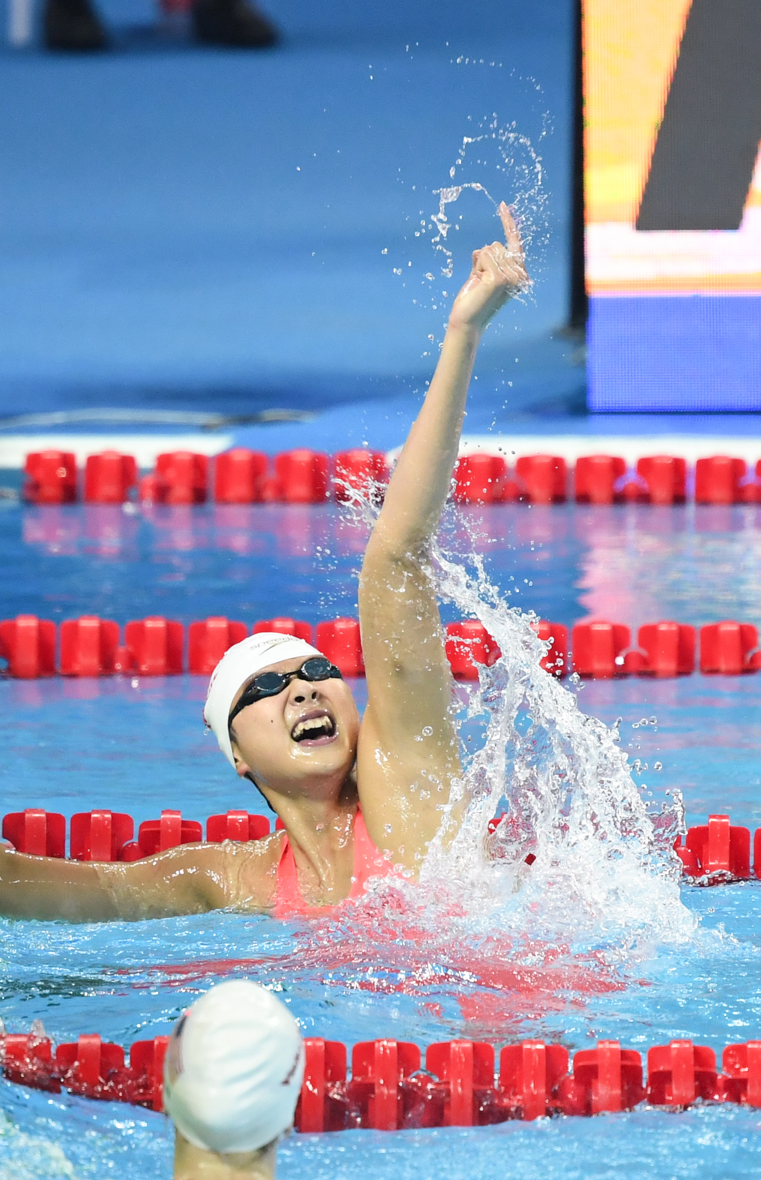 游泳—短池世锦赛:中国队获女子4x200米自由泳接力冠军