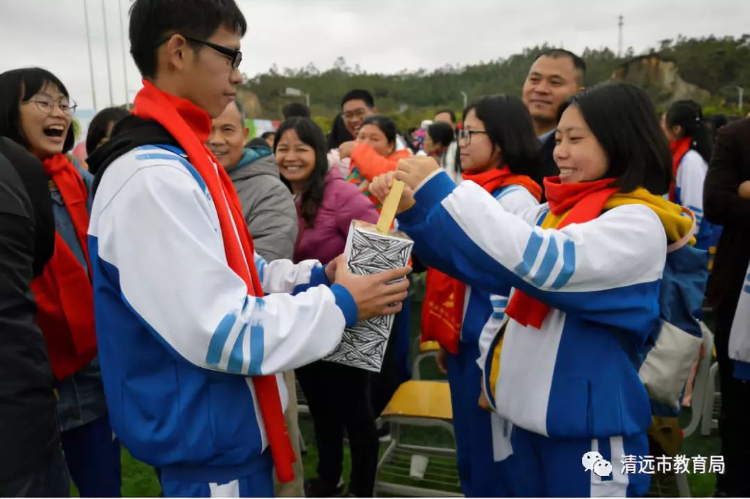 清远市第一中学成功举办成人礼活动
