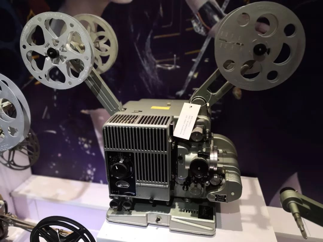 光影奥秘这台80年前的电影放映机代表着当时世界电影放映机设计的顶点
