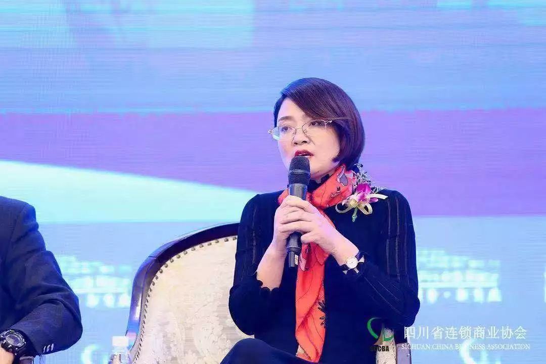 会上,华润物业科技·成都公司总经理陈明艳女士就"存