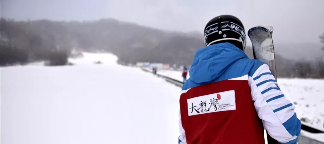 滑雪滑雪这个冬天大龙湾滑雪场约你