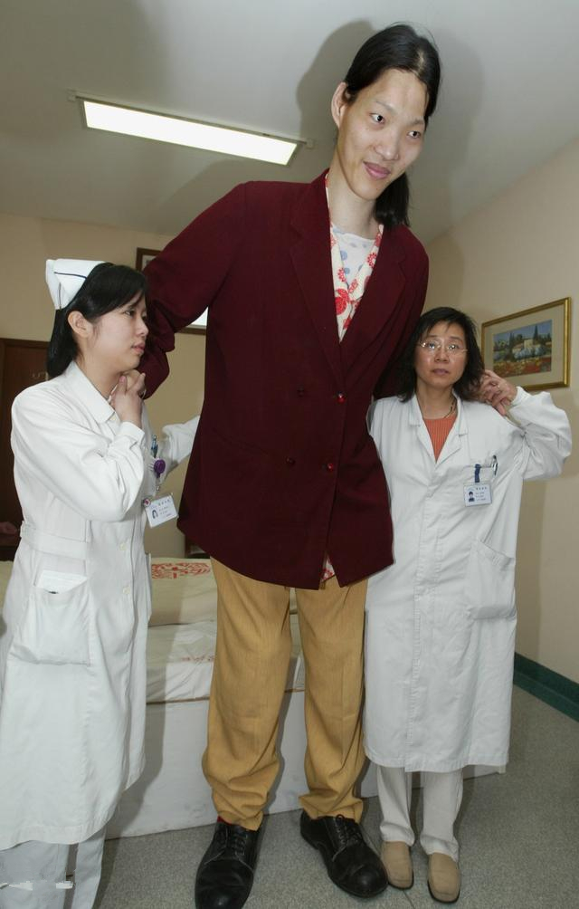 中国最高的美女巨人图片