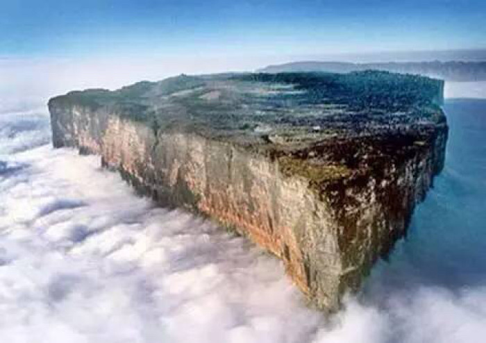 罗赖马山:全球最平坦的山脉