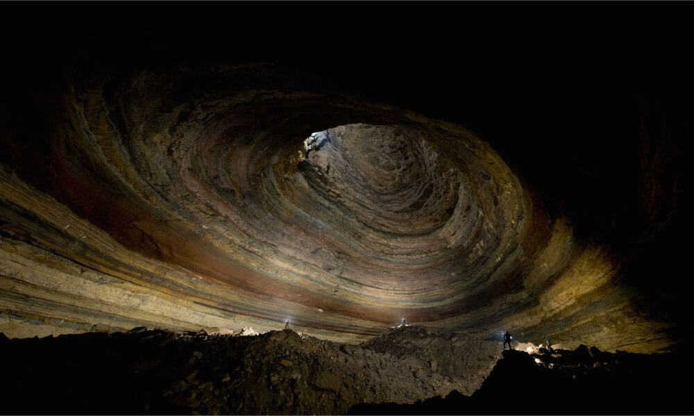 地球上最神秘的巨型洞穴到底是恐怖还是有趣呢