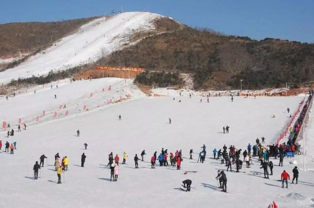 金峰小镇滑雪场电话图片