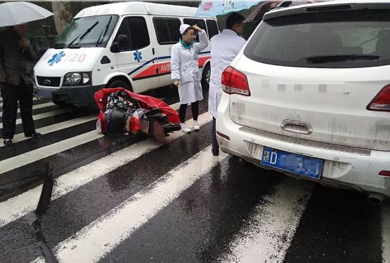 吉安韶山西路一女司機駕車撞上電動車,致一人受傷(現場圖)