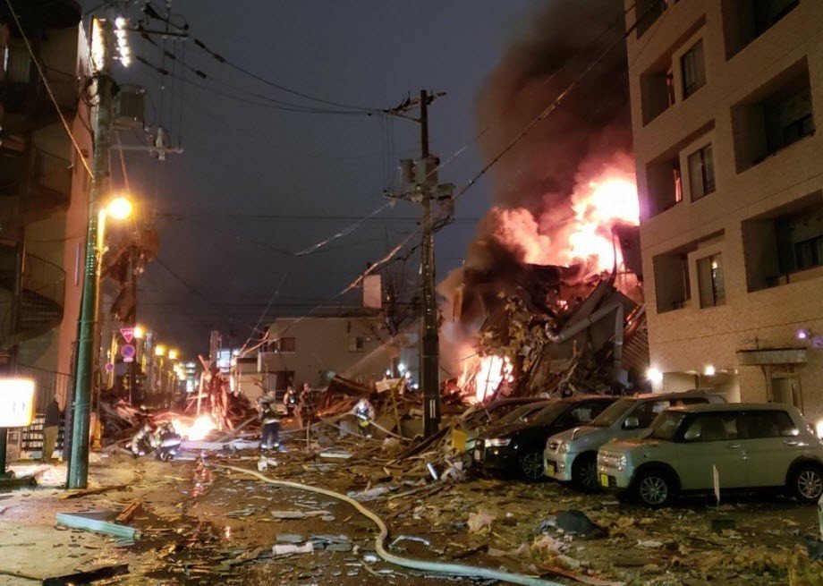 日本札幌一居酒屋爆炸41人受伤 玻璃