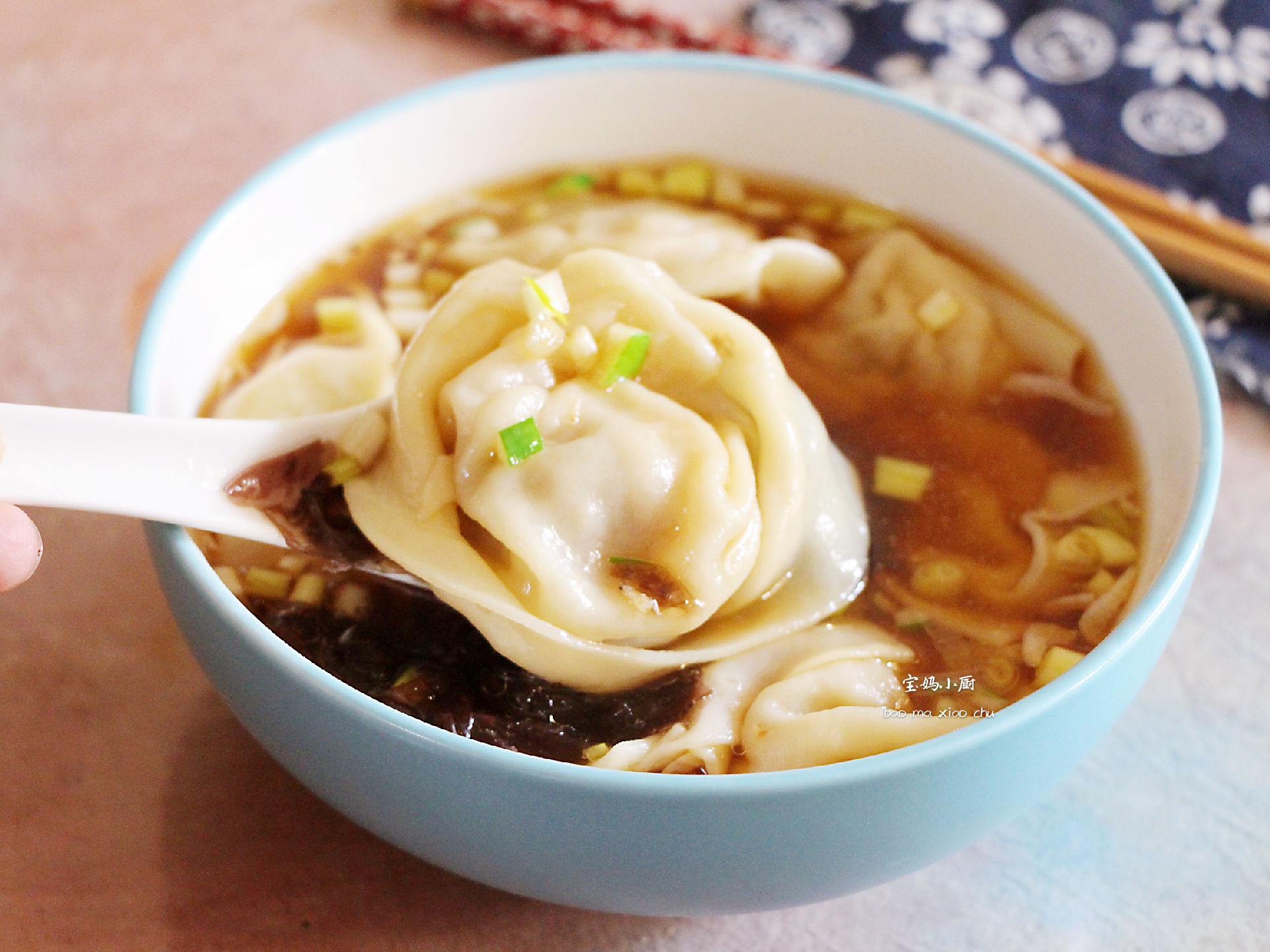 周末的早餐,馄饨鲜香,但最喜欢的还是家乡味儿