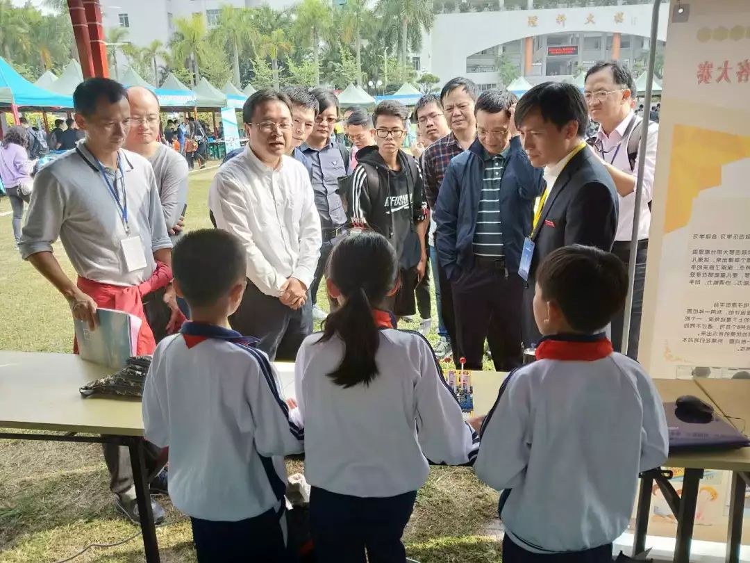 12月2日, 银云华侨小学自动旋律敲琴机器人(  