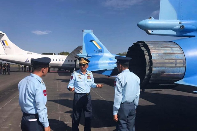 缅甸空军公开中国枭龙战机,网友直呼最强买家秀来了