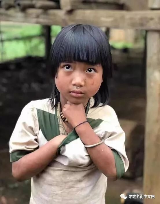 实拍泪奔这个季节缅甸腊戌山里的孩子还穿单衣光脚