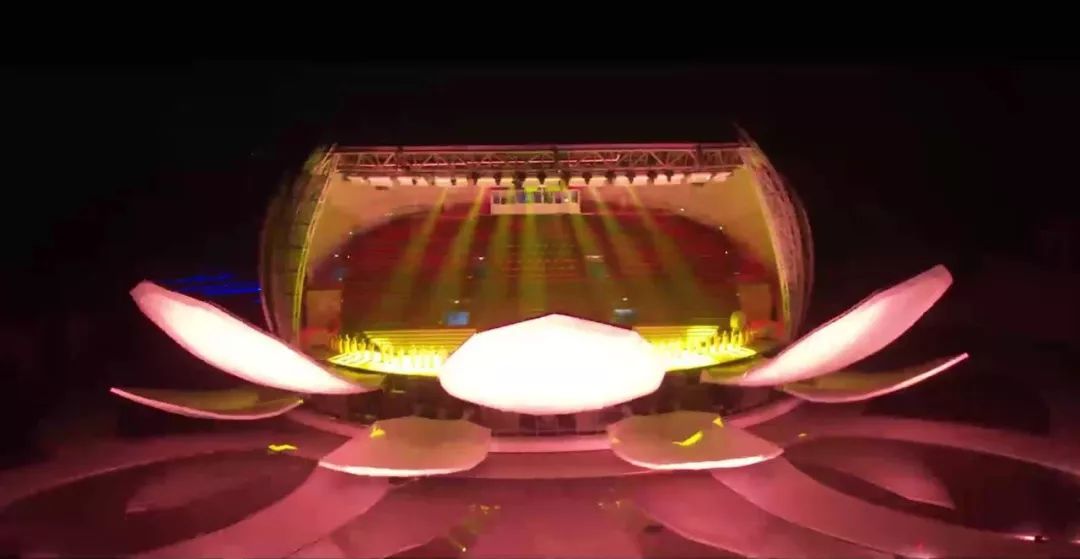 全球唯一的360°旋转可开合的水上莲花剧场,华丽绽放,展现一花一世界