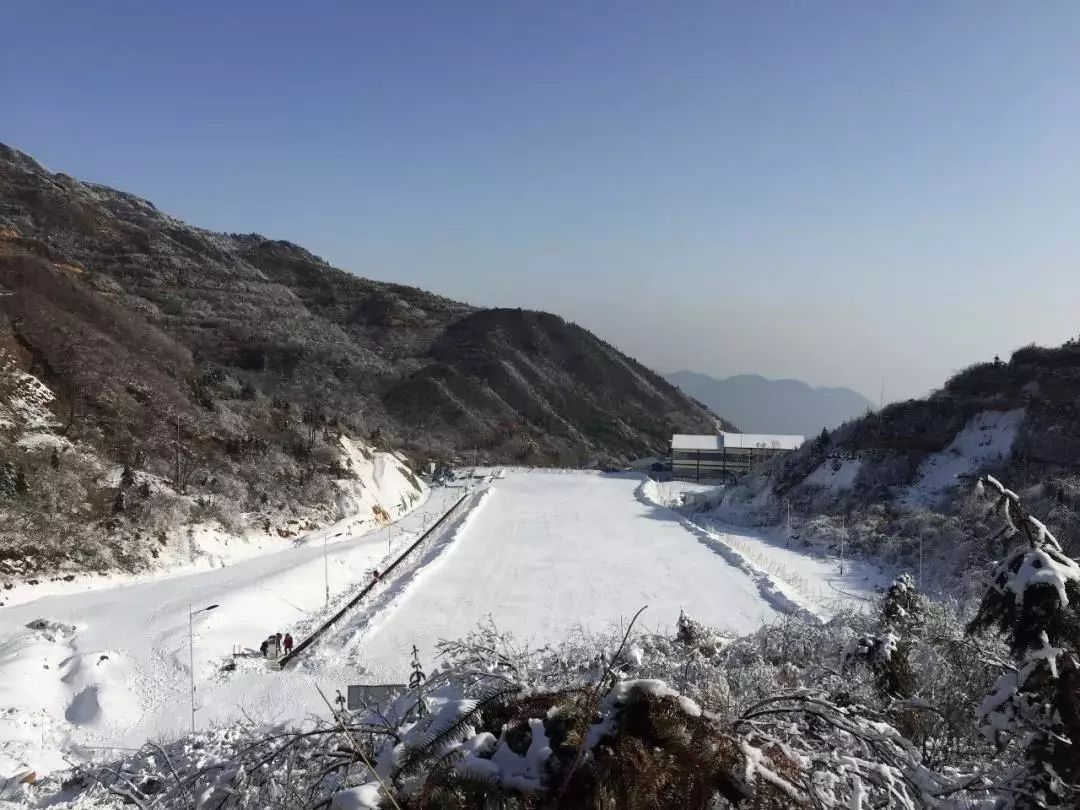 在家门口体验滑雪的乐趣你就是七星岭滑雪场最酷的仔