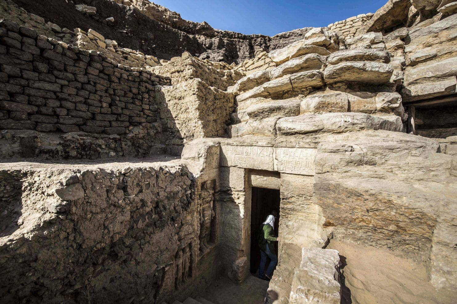 埃及又发现了一座4400年前的古墓,墓道打开瞬间,重现古墓丽影
