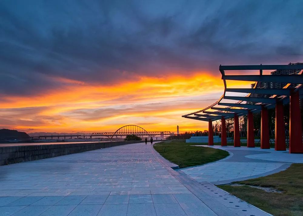 福州花海公園位於南江濱東大道,東起魁岐大橋會展島江濱大道沿江地塊