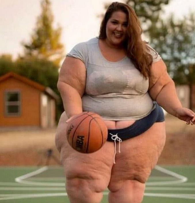 世界上最胖的女模特体重高达800斤胖和丑真的无关