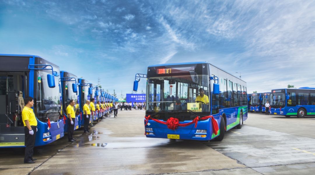 坚持绿色发展理念 让绿色公交成为连云港市民首选出行方式