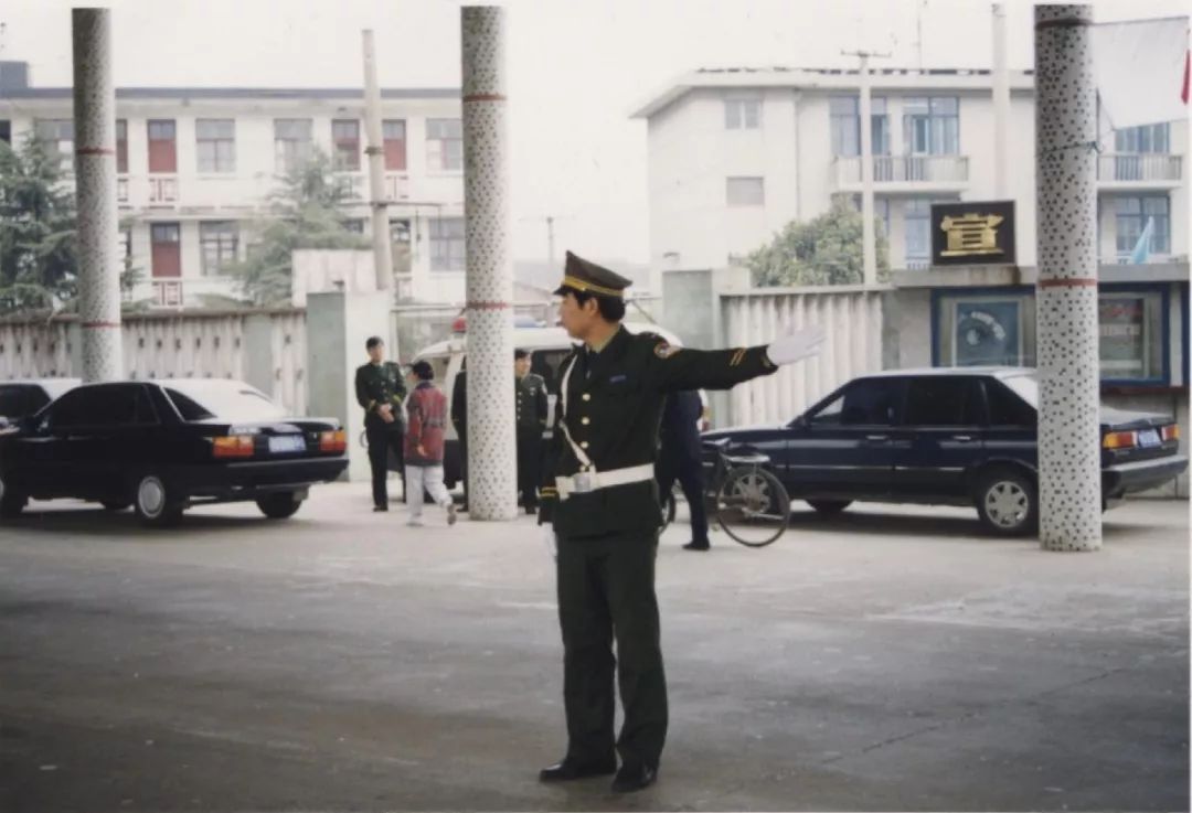 80年代警服图片