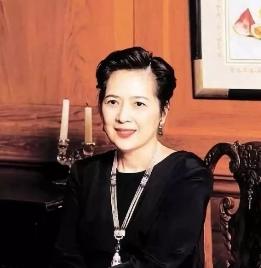 香港第二女富豪49岁被前夫气死一生收藏300件珠宝没命戴
