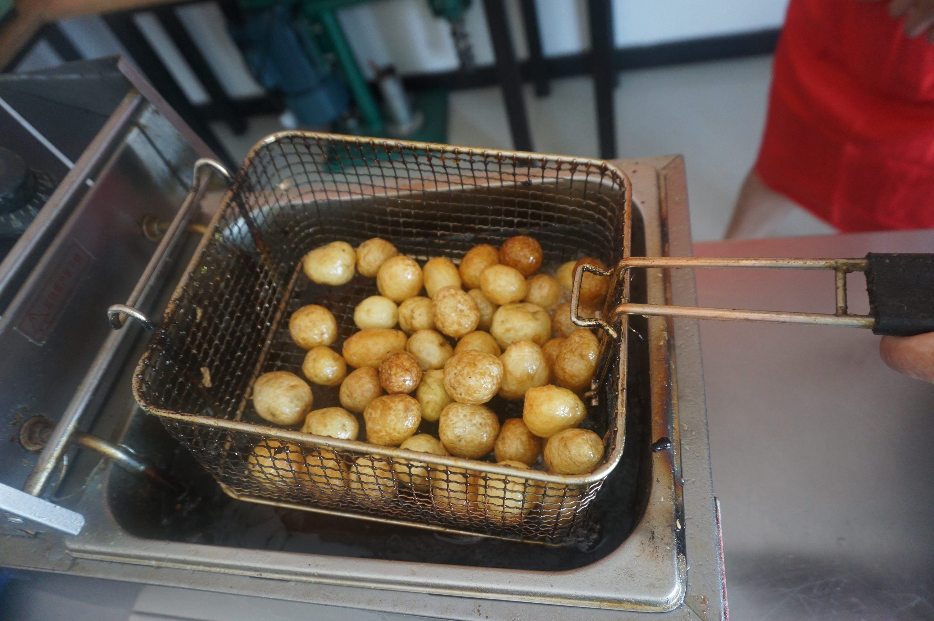 高山小土豆的标准制作流程,尽在西安唯典小吃培训中心