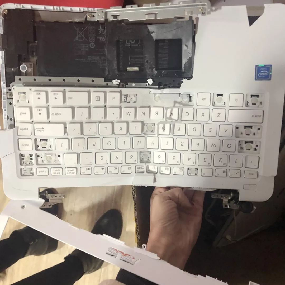 摔键盘砸电脑图片