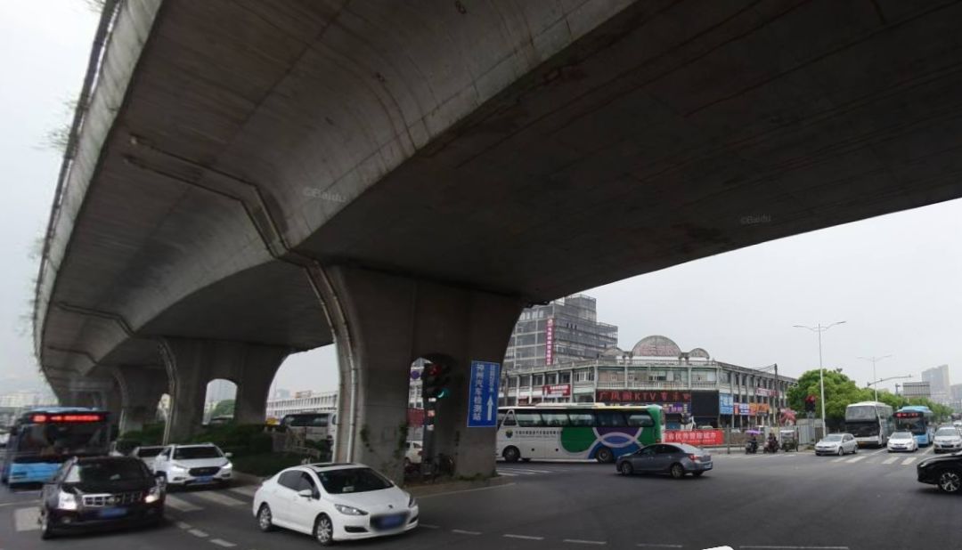 路主線高架,地面一層為蠡湖大道地面道路,地下三層為匝道隧道及高浪路