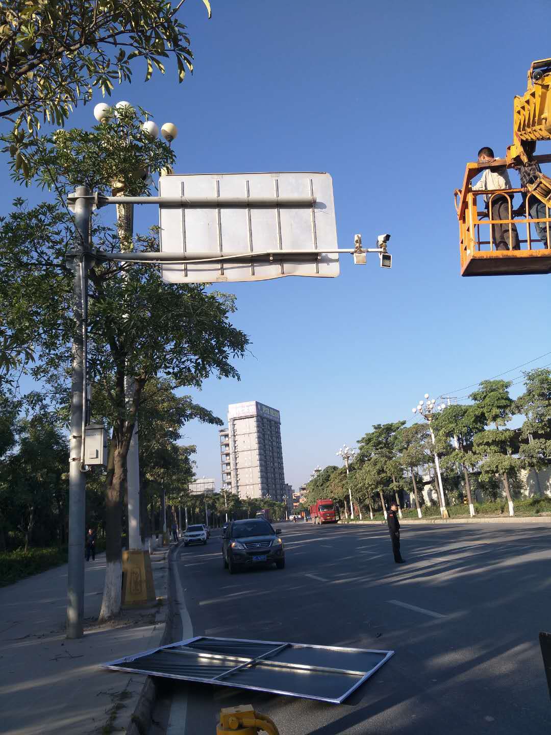 道路标识牌背面图片