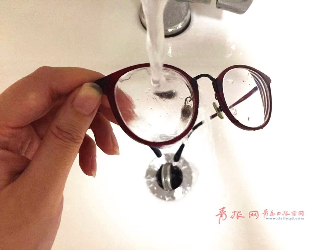 保护眼镜的小常识 1,除了用清水清洗的方法,也可以用眼镜超声波窍洗