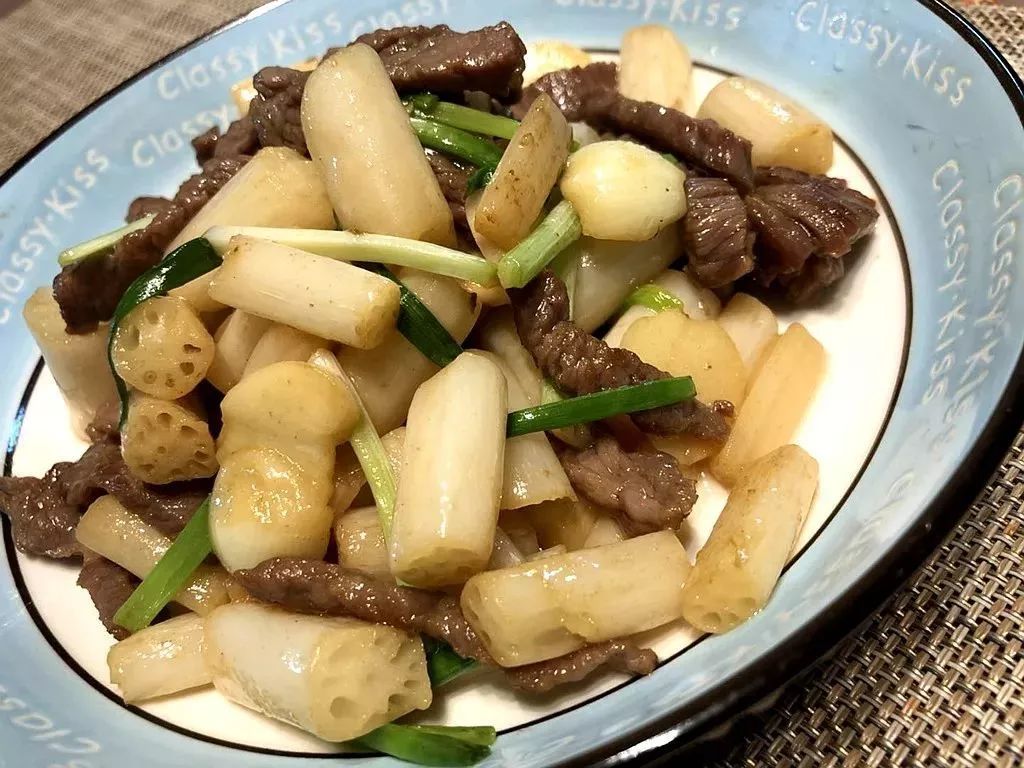 泡藕带炒牛肉图片