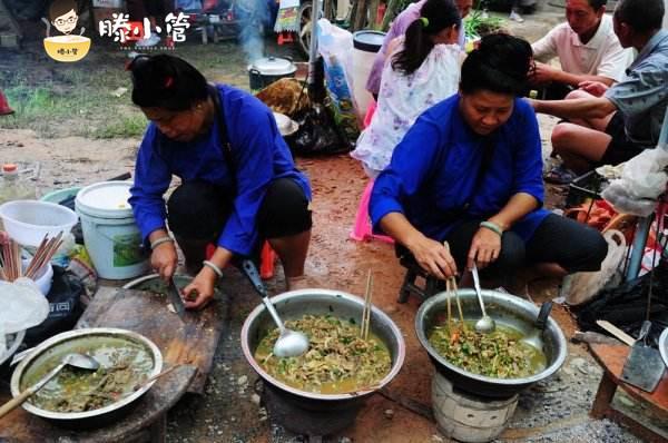 贵州著名菜肴牛瘪汤牛粪汤曾上天天向上的苗族黑暗料理