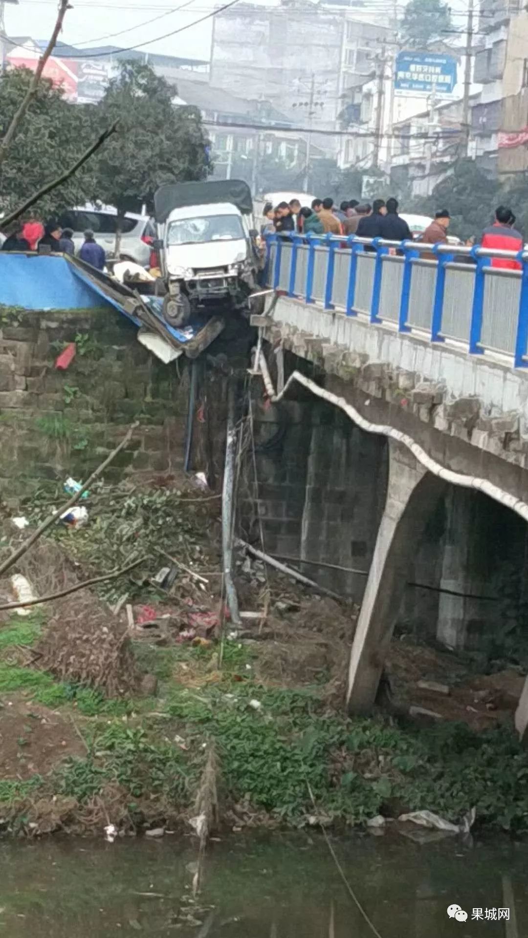 南充发生一起惨烈车祸图片
