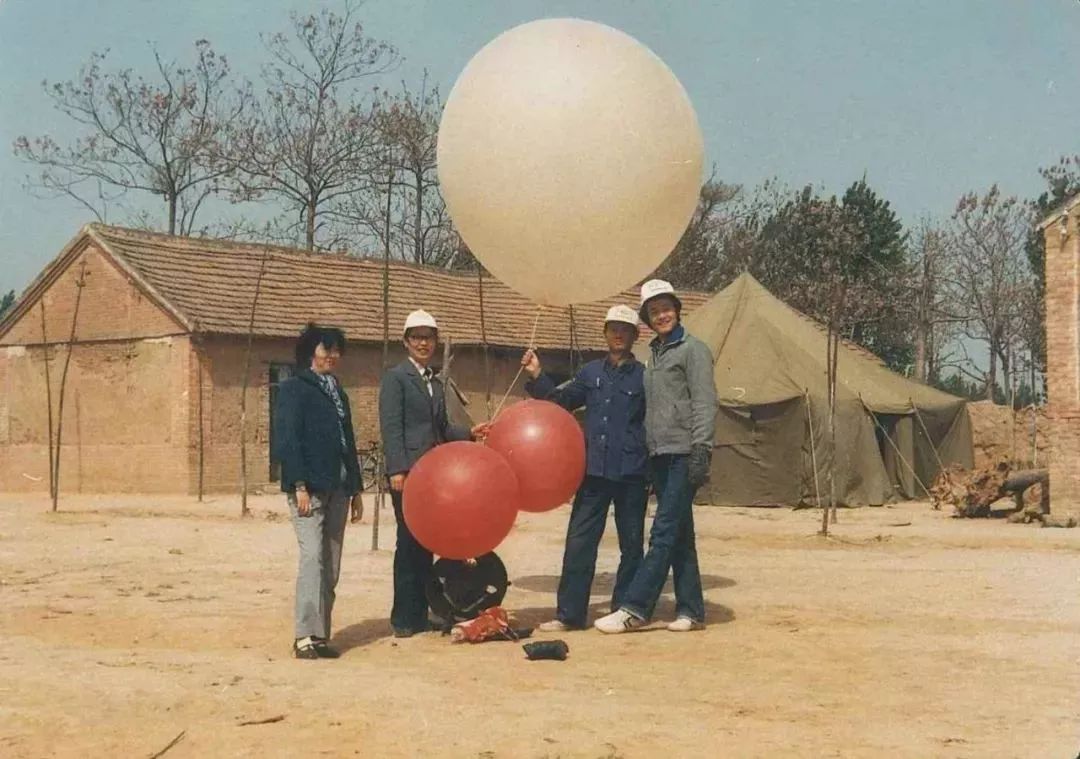 计算机夏普袖珍计算机引入中国上世纪80年代初它可是个大家伙引进第一