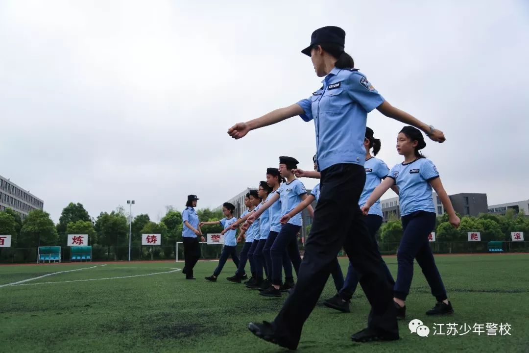 他們受過嚴格軍事化的訓練,號稱